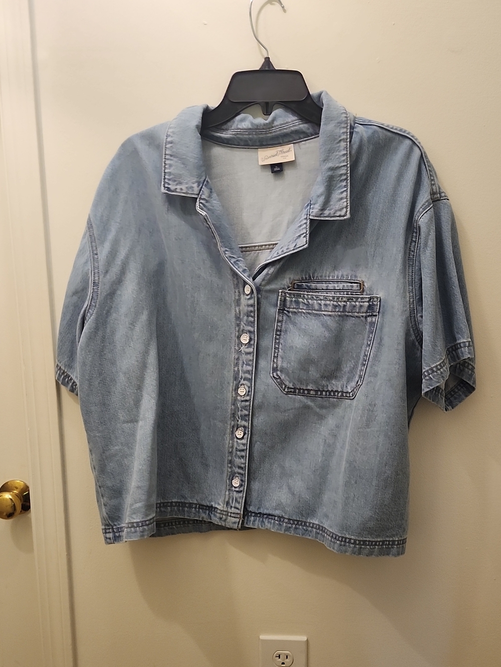 Universal Thread Light Blue Denim Button-Front Women Shirt